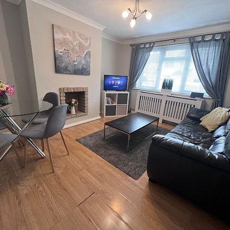 Croydon Apartment With Parking London Exterior photo