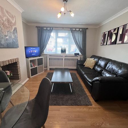 Croydon Apartment With Parking London Exterior photo