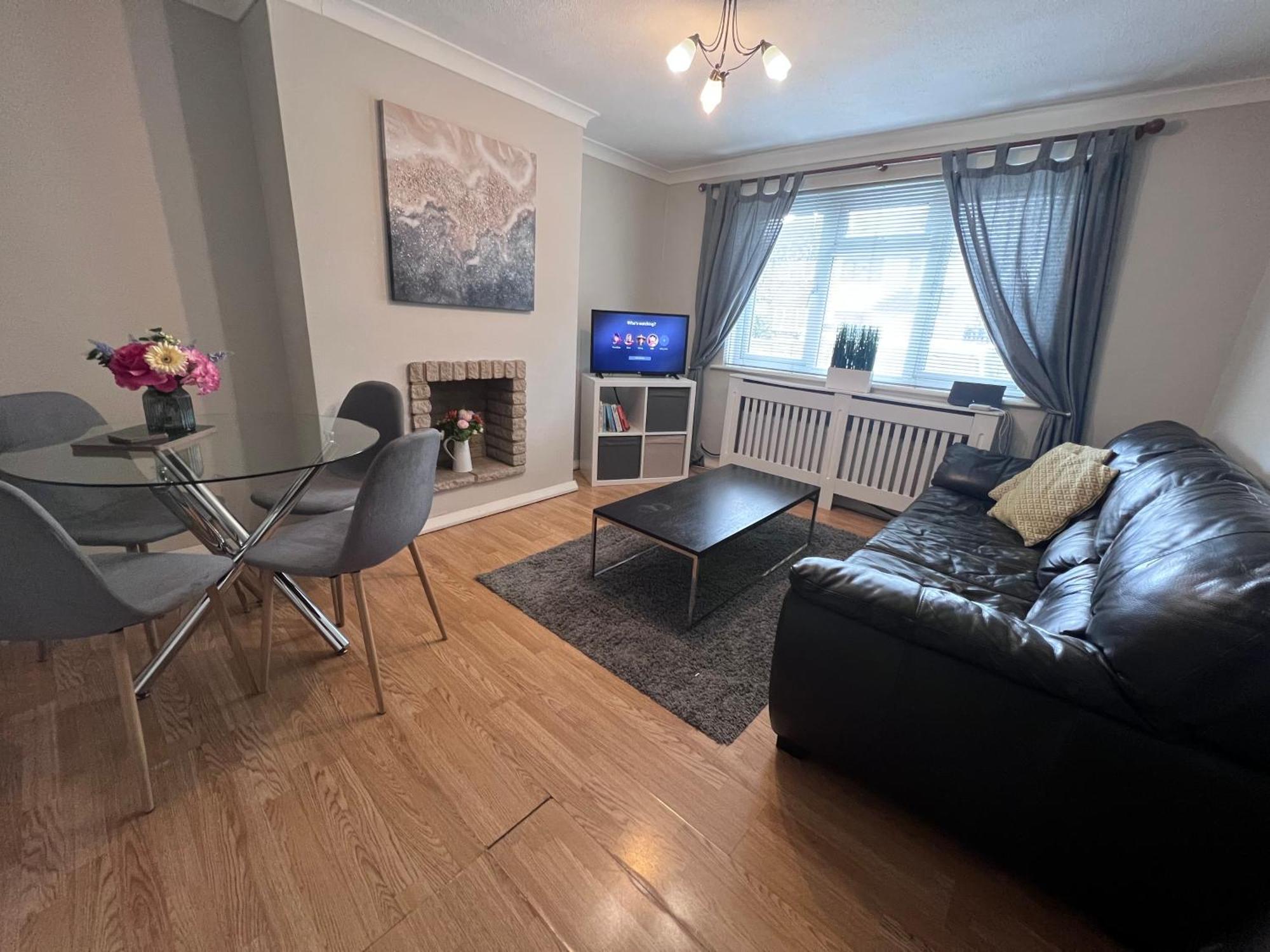 Croydon Apartment With Parking London Exterior photo