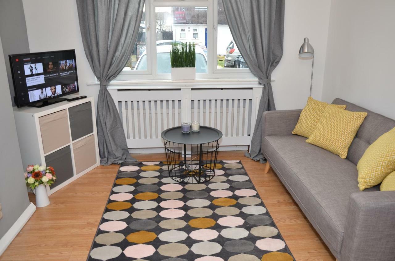 Croydon Apartment With Parking London Exterior photo